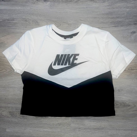 NIKE Crop Top - Picture 2 of 6